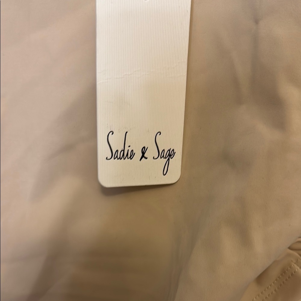 Sadie & Sage Cream Camisole Top - Picture 2 of 4